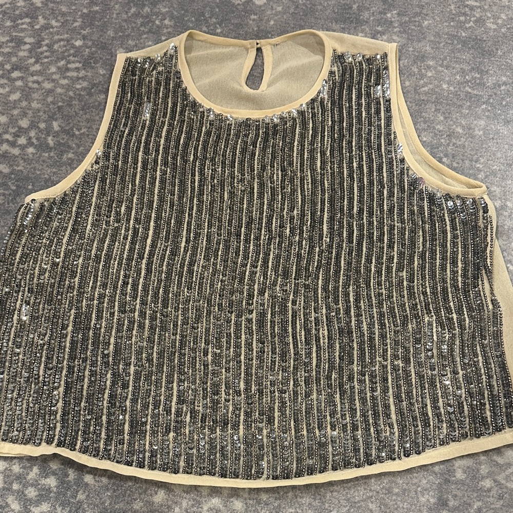 FOREVER 21 VERTICAL SEQUIN AND BEADED SHELL TOP SIZE SMALL